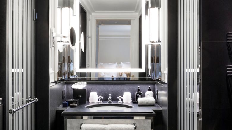 <b>J.K. Place Paris Room</b>. Images powered by <a href="https://www.leonardoworldwide.com/" title="Leonardo Worldwide" target="_blank">Leonardo</a>.