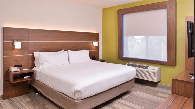 Holiday Inn Express & Suites Albany Room