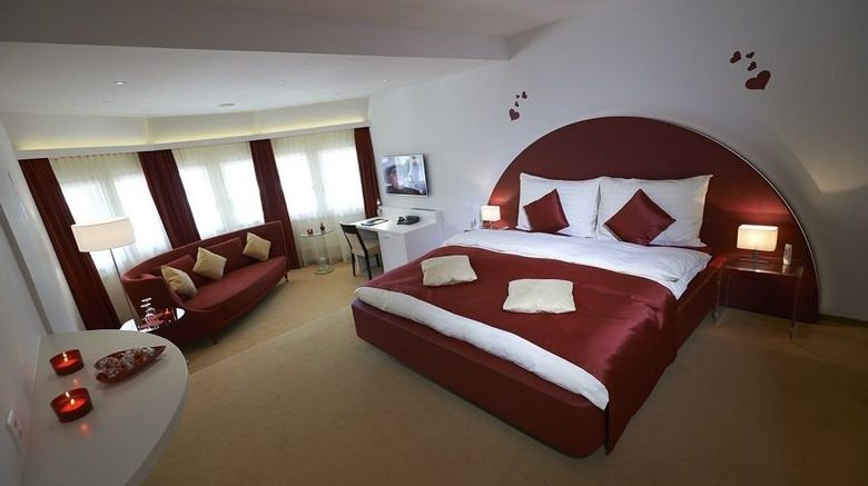 <b>Krone Hotel Suite</b>. Images powered by <a href="https://www.leonardoworldwide.com/" title="Leonardo Worldwide" target="_blank">Leonardo</a>.