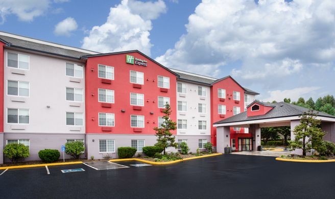 Holiday Inn Express & Stes Lincoln City Exterior