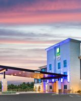 Holiday Inn Express Suites Junction