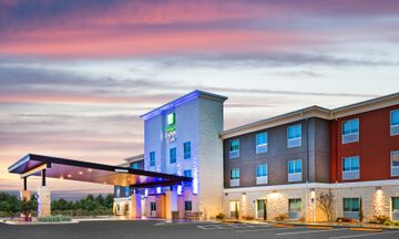 Holiday Inn Express Suites Junction