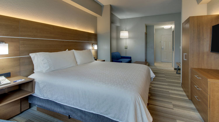 Holiday Inn Express Hotel & Suites Suite