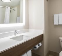 Holiday Inn Express & Suites W-I295 &I10 Room