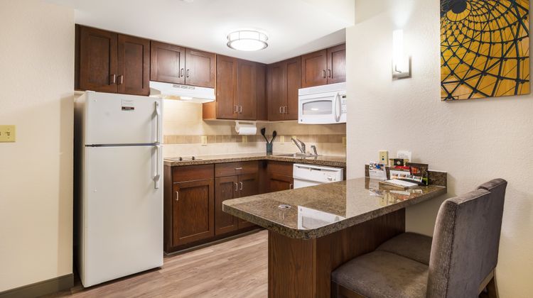 Staybridge Suites Chesapeake Suite