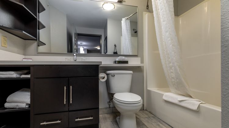 Candlewood Suites KnoxvilleAirport-Alcoa Room