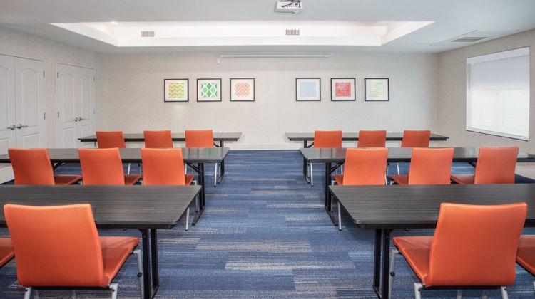 Holiday Inn Express Hotel & Suites Meeting