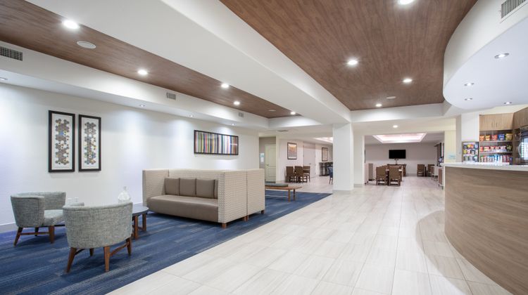 Holiday Inn Express Hotel & Suites Lobby