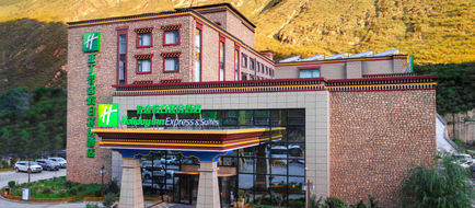 Holiday Inn Express Daocheng Yading Exterior