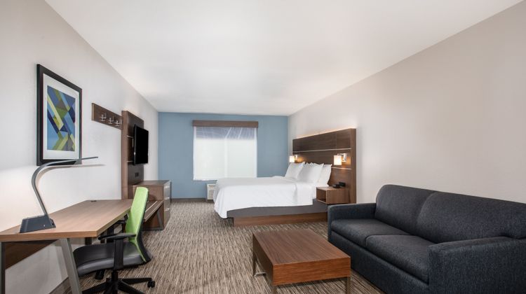 Holiday Inn Express Hotel & Suites Suite