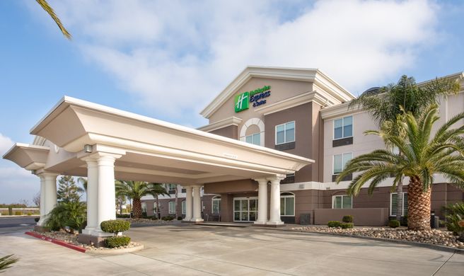 Holiday Inn Express Hotel & Suites Exterior
