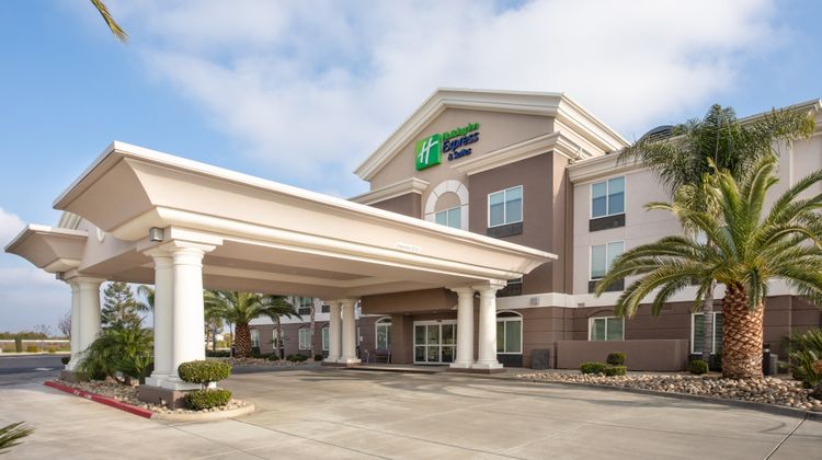 Holiday Inn Express Hotel & Suites Exterior