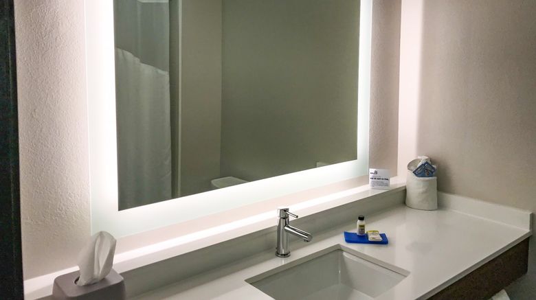 <b>Holiday Inn Express Hotel & Suites Room</b>. Images powered by <a href="https://www.leonardoworldwide.com/" title="Leonardo Worldwide" target="_blank">Leonardo</a>.