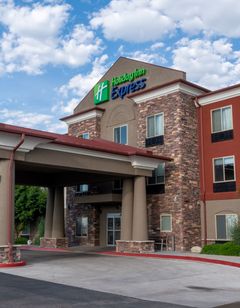 Holiday Inn Express Hotel & Suites