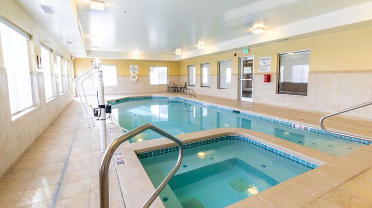 Holiday Inn Express Hotel & Suites Pool