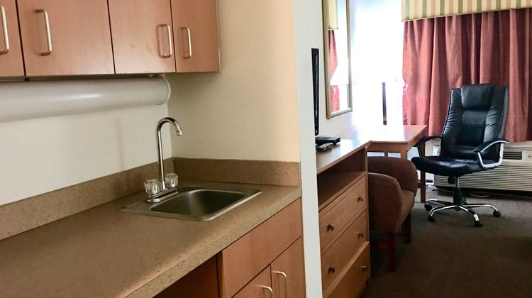 Red Carpet Inn Room