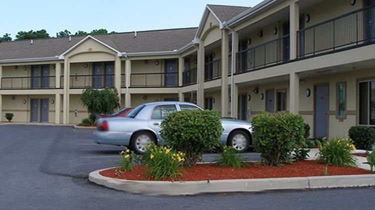 Red Carpet Inn Exterior