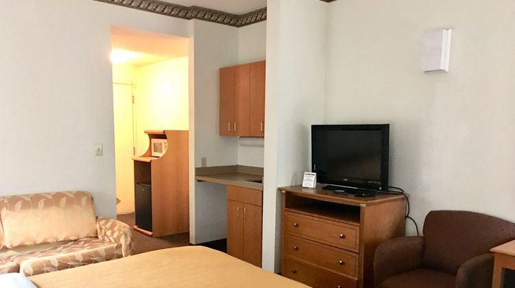 Red Carpet Inn Room