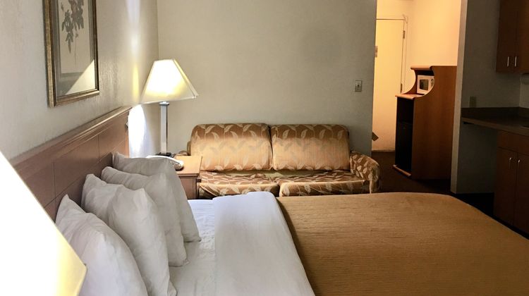 Red Carpet Inn Room