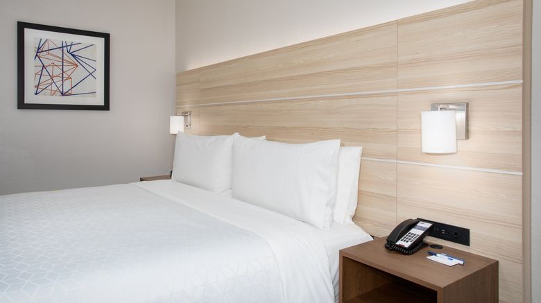 <b>Holiday Inn Express & Suites Phoenix Room</b>. Images powered by <a href="https://www.leonardoworldwide.com/" title="Leonardo Worldwide" target="_blank">Leonardo</a>.
