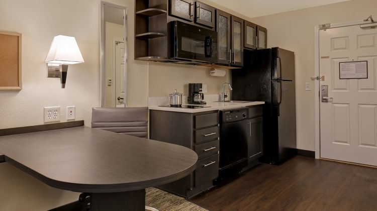 Candlewood Suites Indianapolis South Suite