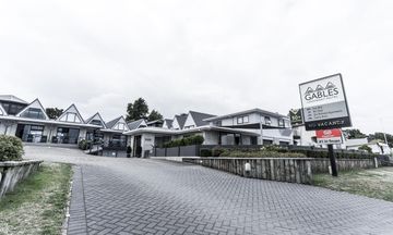 Gables Lakefront Motel