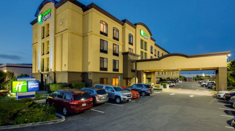 Holiday Inn Express SFO North Exterior