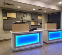 Holiday Inn Express/Stes Lincoln Arpt Lobby