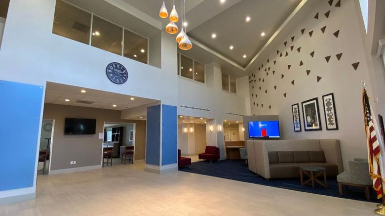 <b>Holiday Inn Express Hotel & Suites Lobby</b>. Images powered by <a href="https://www.leonardoworldwide.com/" title="Leonardo Worldwide" target="_blank">Leonardo</a>.