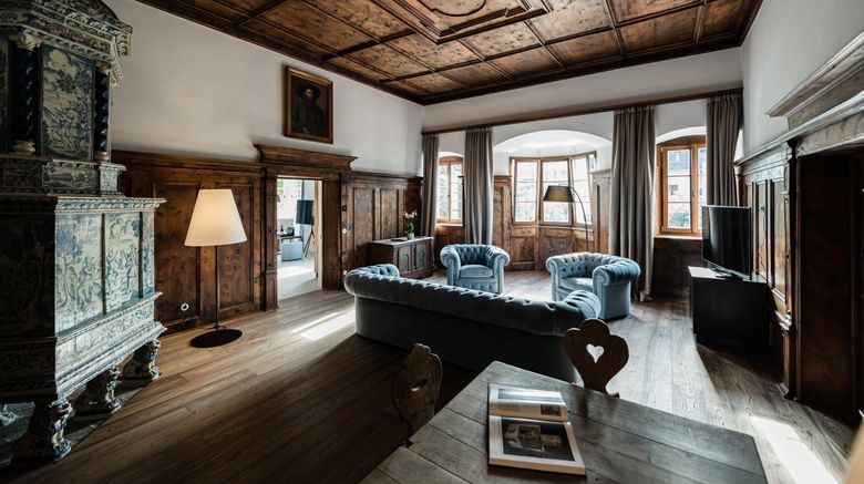 <b>Castel Hortenberg Suite</b>. Images powered by <a href="https://www.leonardoworldwide.com/" title="Leonardo Worldwide" target="_blank">Leonardo</a>.