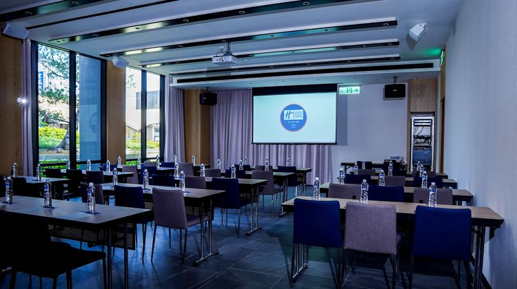 Holiday Inn Express Chiayi Meeting