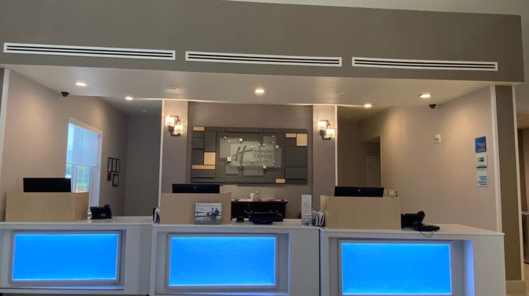 Holiday Inn Express Hotel & Suites Lobby