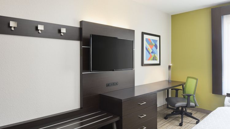 Holiday Inn Express & Suites Port Richey Room