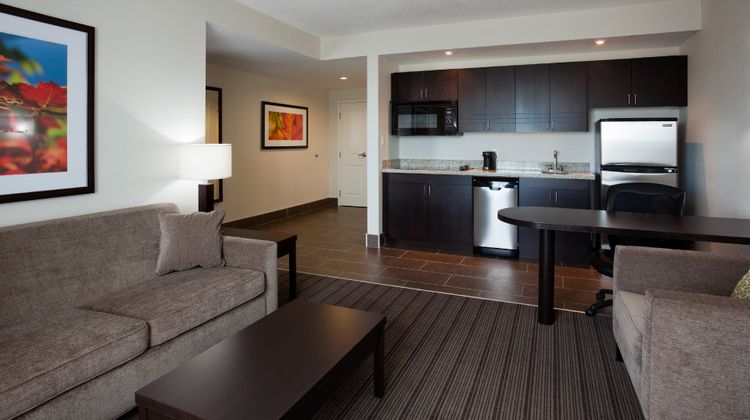 Holiday Inn Express Hotel and Suites Suite