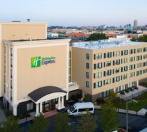 Holiday Inn Express Exterior