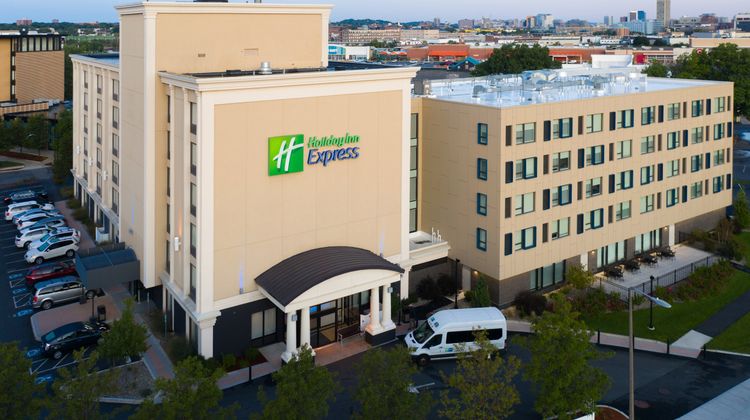 Holiday Inn Express Exterior