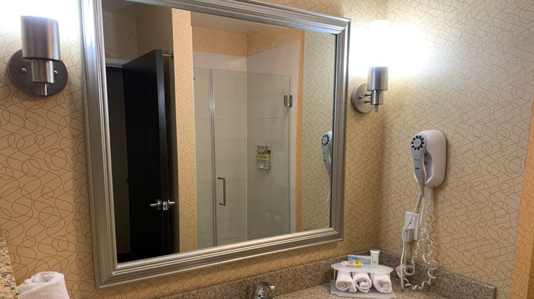 Holiday Inn Express Dimondale Room