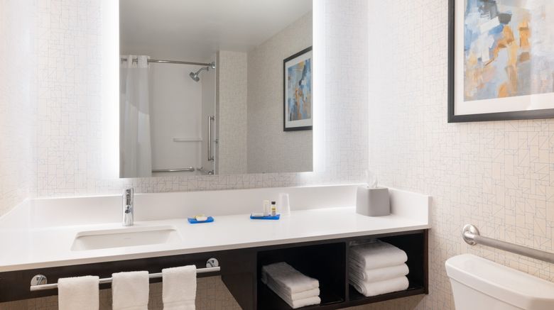 <b>Holiday Inn Express & Suites Room</b>. Images powered by <a href="https://www.leonardoworldwide.com/" title="Leonardo Worldwide" target="_blank">Leonardo</a>.