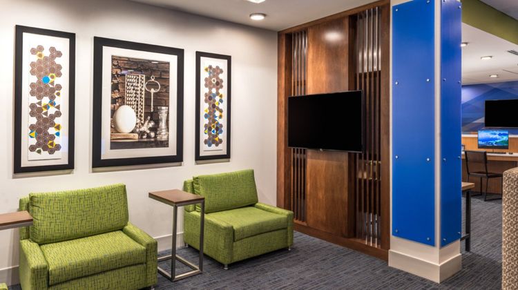 Holiday Inn Express/Suites Wesley Chapel Lobby