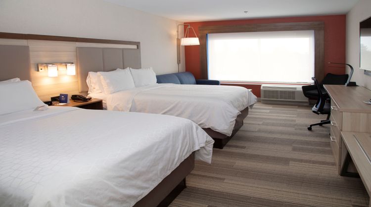 Holiday Inn Express & Suites Marion Suite