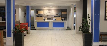 Holiday Inn Express Hotel & Sts Lynnwood Lobby
