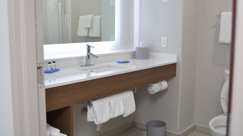 <b>Holiday Inn Express & Suites Room</b>. Images powered by <a href="https://www.leonardoworldwide.com/" title="Leonardo Worldwide" target="_blank">Leonardo</a>.