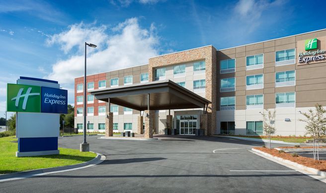 Holiday Inn Express Lake Park Exterior