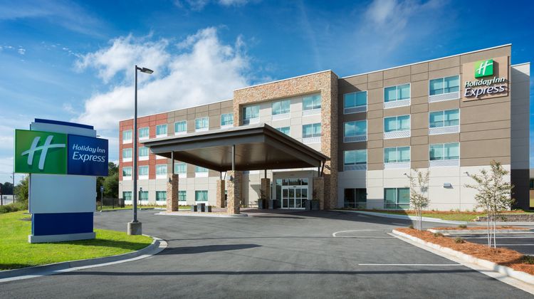 Holiday Inn Express Lake Park Exterior