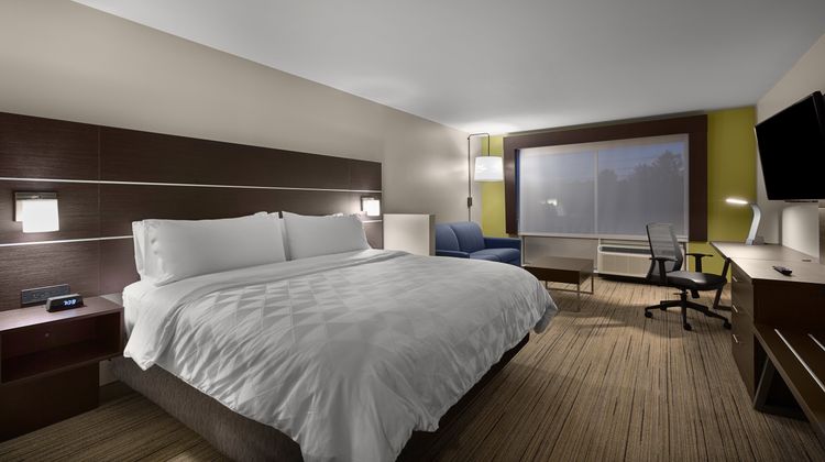 Holiday Inn Express Lake Park Suite