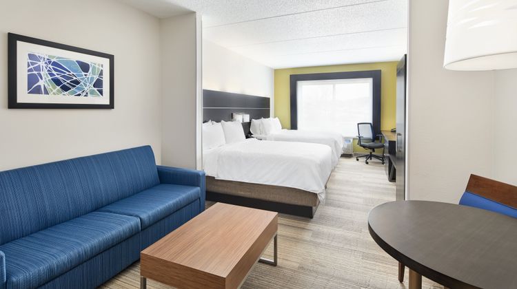 Holiday Inn Express Hotel & Suites Suite