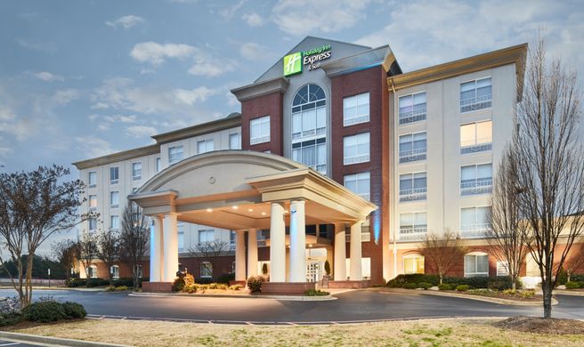 Holiday Inn Express Hotel & Suites Exterior