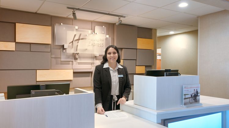 Holiday Inn Express Lobby