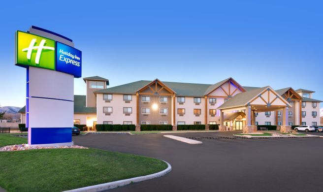Holiday Inn Express Exterior