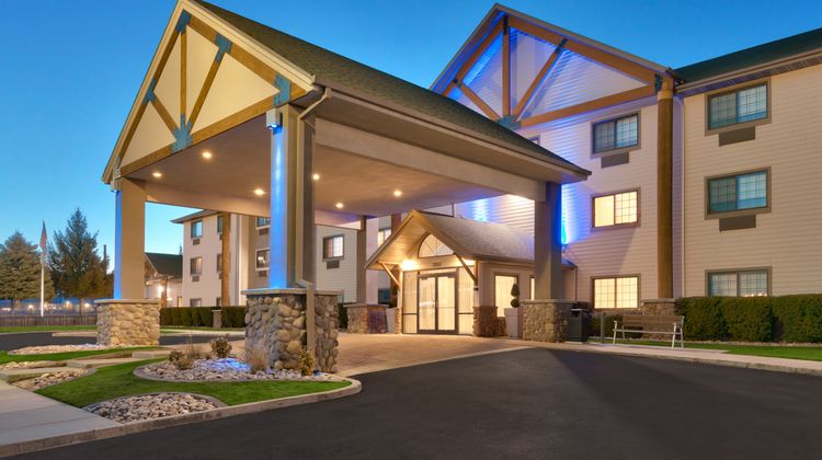 Holiday Inn Express Exterior